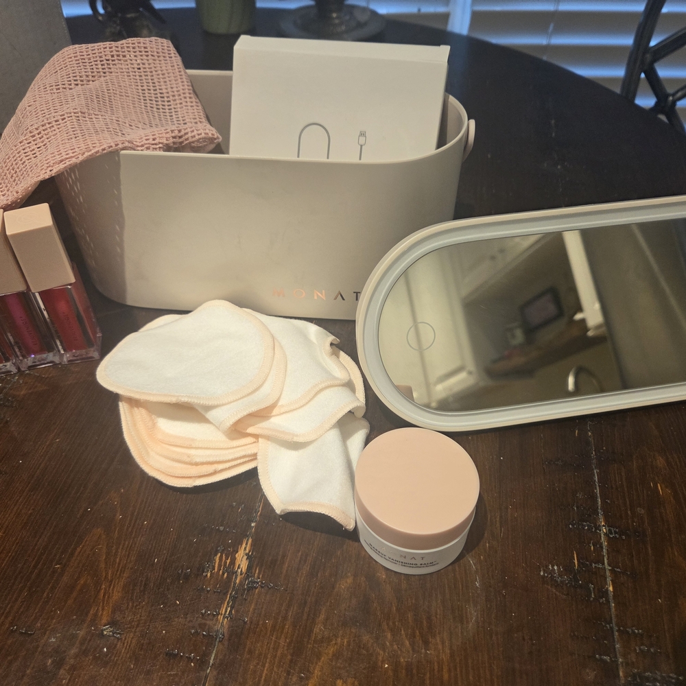 Monat Makeup Set with Mirror and Cream & 3 Lip Oils